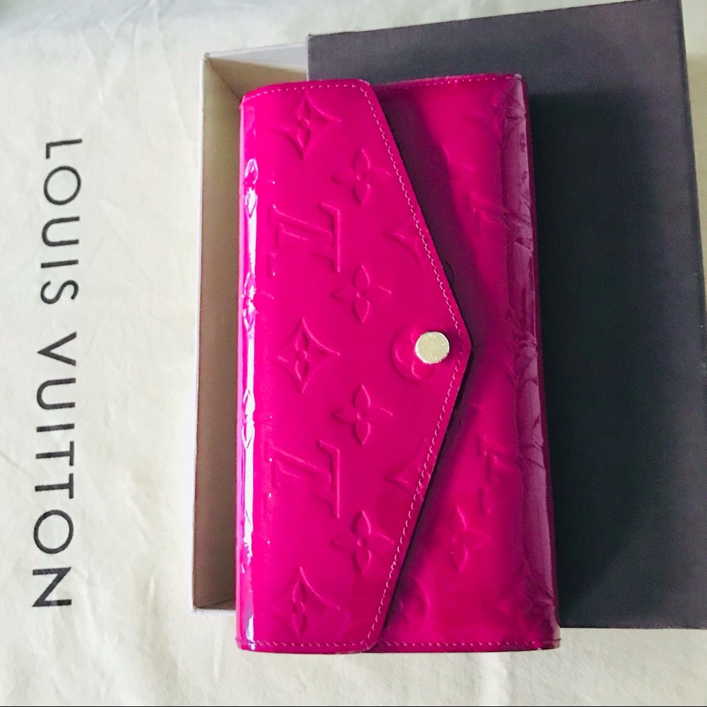✨Louis Vuitton Vernis Sarah Wallet Rose Pop🌙